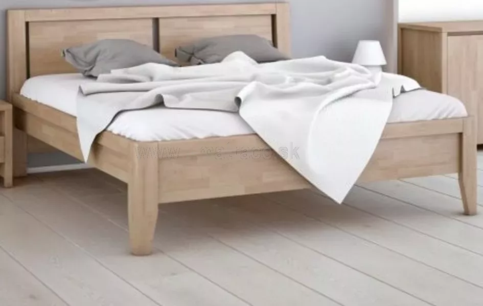 Drevená posteľ z masívu Matteo